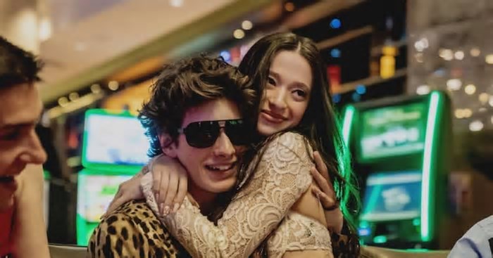 'Anora' vence Spirit Awards e Mikey Madison ganha de Demi Moore; veja lista