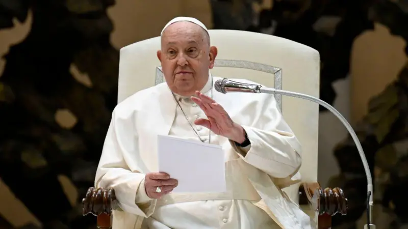 O que se sabe sobre saúde do papa Francisco, hospitalizado em Roma