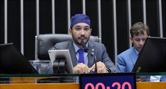 10 anos Cadeia para quem zombar de Jesus Cristo no Carnaval