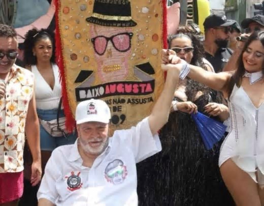 Marcelo Rubens Paiva é agredido em bloco que homenageava 'Ainda Estou Aqui'
