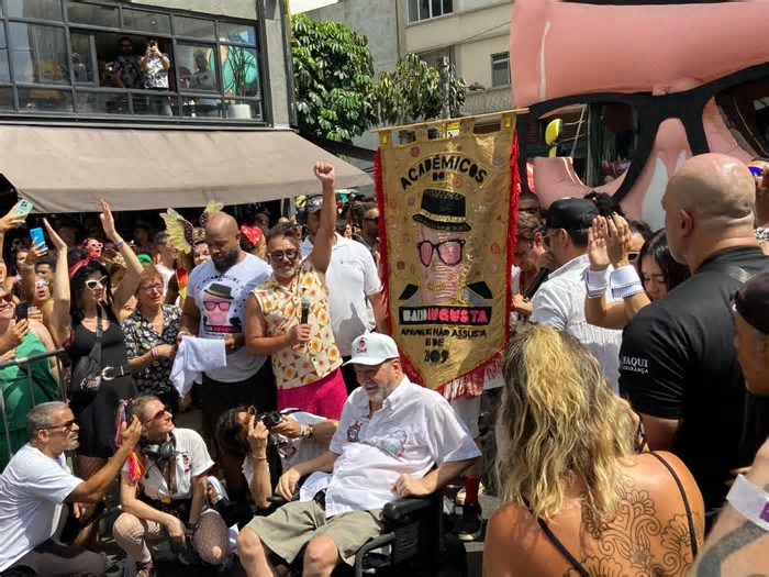 'O Oscar é nosso': Baixo Augusta abre desfile em SP com Marcelo Rubens Paiva e tema de 'Ainda estou aqui'