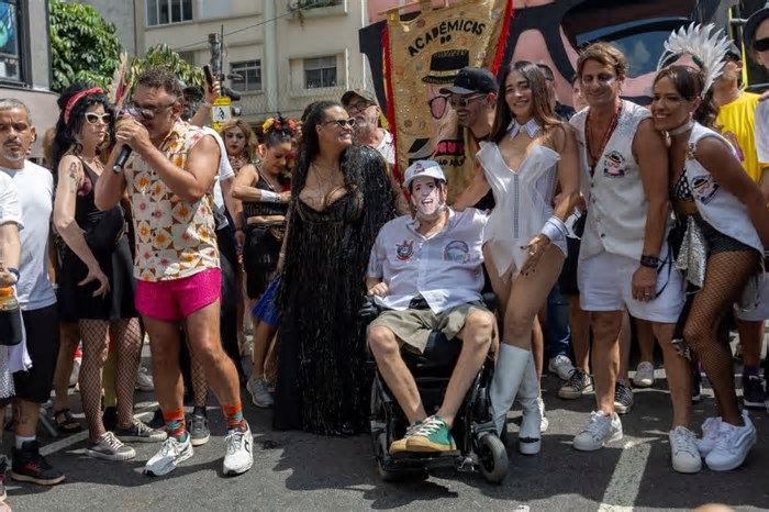 Ainda Estou Aqui: Marcelo Rubens Paiva é agredido em bloco de Carnaval que o homenageava