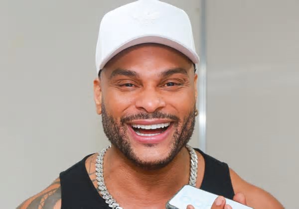 Tony Salles estreia no Carnaval solo e revisita sua trajetória musical; confira agenda