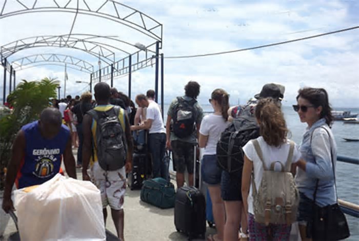 Passageiros têm embarque rápido na Travessia Salvador-Mar Grande nesta quarta-feira