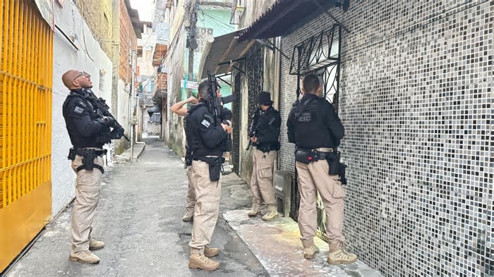 Polícia Civil prende 13 pessoas por furtos e roubos de celulares