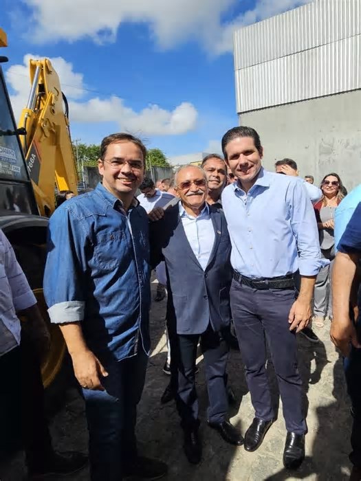 Prefeito de Mãe D'água Dr.Jucélio se encontra com o deputado Hugo Motta