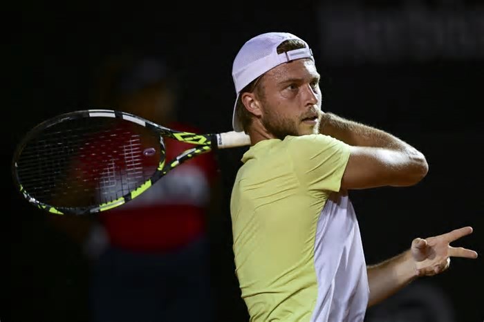 Algoz de Fonseca elimina Etcheverry e pega Cerúndolo nas quartas do Rio Open