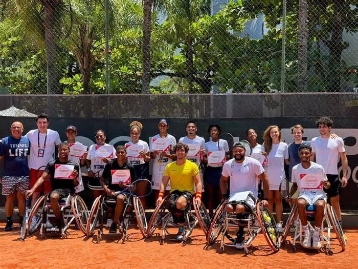 Rio Open: atletas paralímpicos do Wheelchair Tennis Elite jogam com crianças e adolescentes de projetos sociais