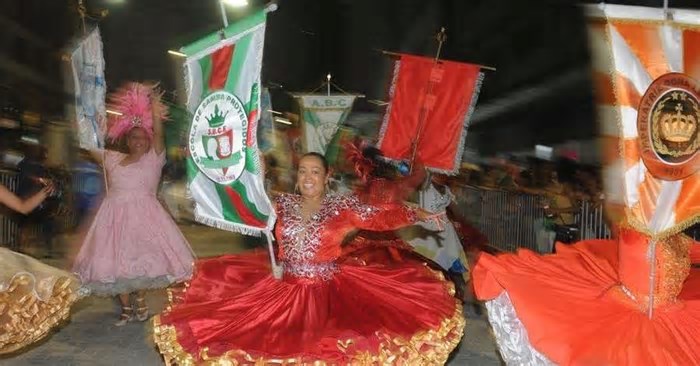 Descida da Borges abre oficialmente o Carnaval de Porto Alegre