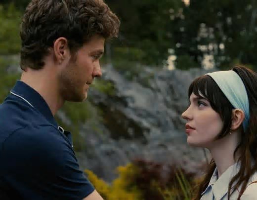 'Acompanhante perfeita' perdeu uma boa oportunidade de ser ótimo thriller