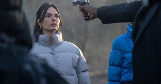 Filme de Isis Valverde com Stallone é detonado e vira piada nos EUA