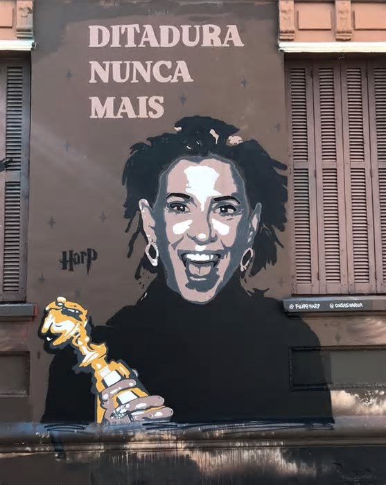 Fernanda Torres é homenageada com mural gigante em Porto Alegre