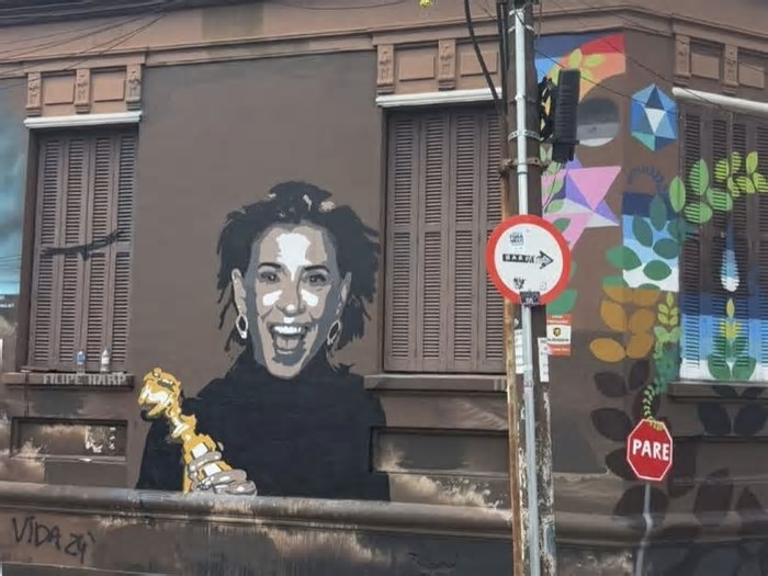 Fernanda Torres é homenageada com mural em Porto Alegre