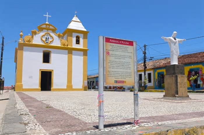 Erosões ameaçam igreja histórica em Arraial d’Ajuda