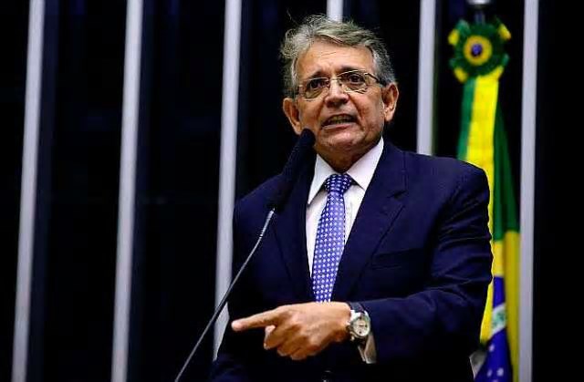 Pauderney e bancada AM homenageados pela atuação na reforma tributária