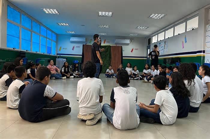 Projeto oferece aulas gratuitas de teatro para jovens em Manaus