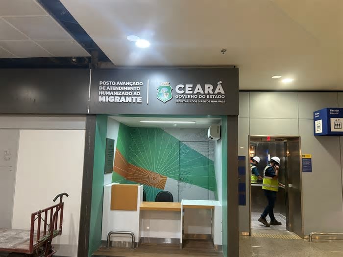 'Desceram do avião totalmente livres', diz secretária do Ceará sobre deportados de novo voo