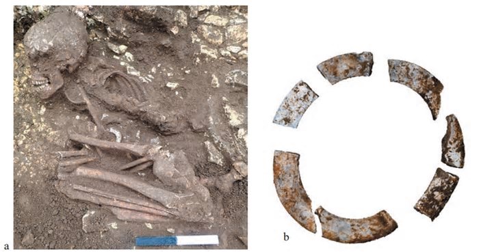 Xamã encontrada em tumba de 9 mil anos em Jerusalém tinha mão com 6 dedos