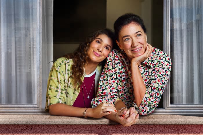 Atriz e a filha, Giulia Bertolli, retomam parceria de peça online durante a quarentena de 2020 em filme que estreia na TV