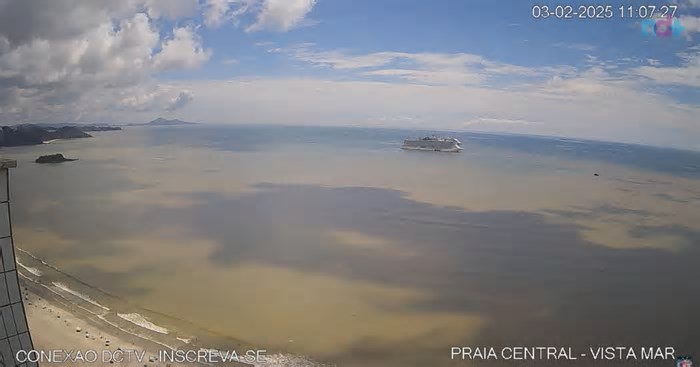 FOTOS: Sombras bizarras no mar de Balneário Camboriú intrigam e especialistas explicam