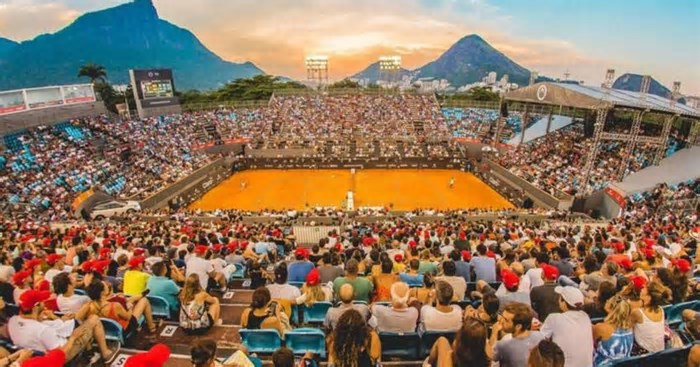 Torcedor de 13 anos ganha toalha de Marcelo Melo, leva chute e sofre roubo no Rio Open