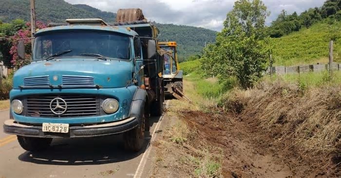 Prefeitura de Caxias do Sul intensifica limpeza de bocas de lobo e valas para prevenir alagamentos
