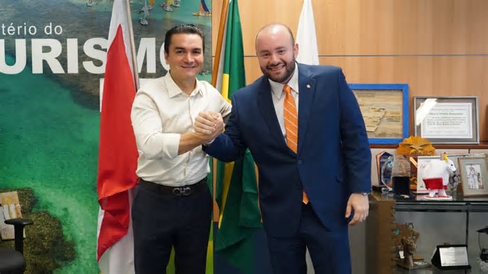 Fausto Jr e ministro Celso Sabino discutem turismo no Amazonas