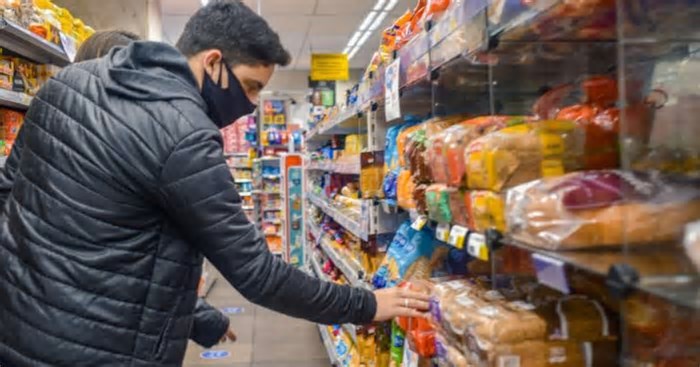 Prefeitura de Porto Alegre atualiza documentação para alvará de saúde e certidão de dispensa para ramo de alimentos