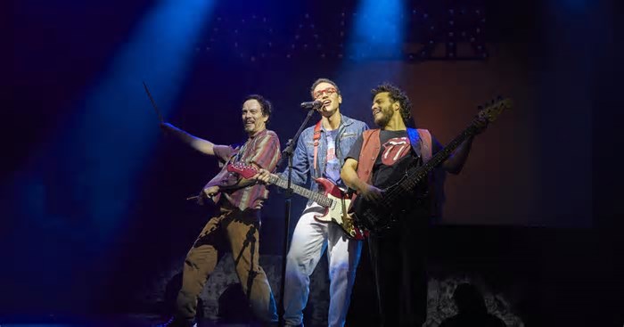 Com idealizadores gaúchos, musical dos Paralamas do Sucesso abre turnê nacional em Porto Alegre
