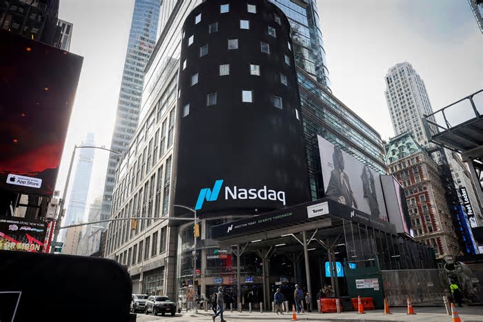 Nasdaq cai conforme cautela com IA pesa sobre papéis de tecnologia