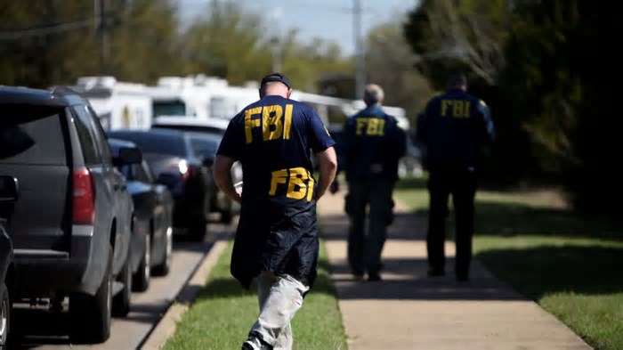 Agentes do FBI processam governo Trump para proteger envolvidos em investigações