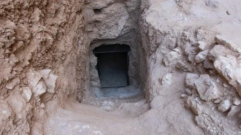 A incrível descoberta no Egito de primeira tumba de faraó em mais de 100 anos