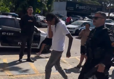 Rapper Oruam é detido durante blitz e levado à delegacia no Rio de Janeiro; veja