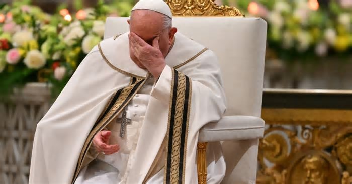 Internação de papa Francisco faz parte de longo histórico de problemas de saúde