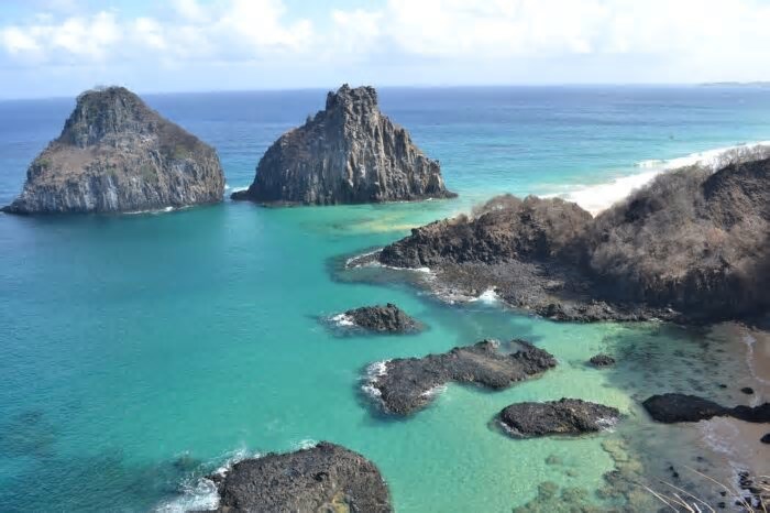 Fernando de Noronha celebra retorno de voos em abril