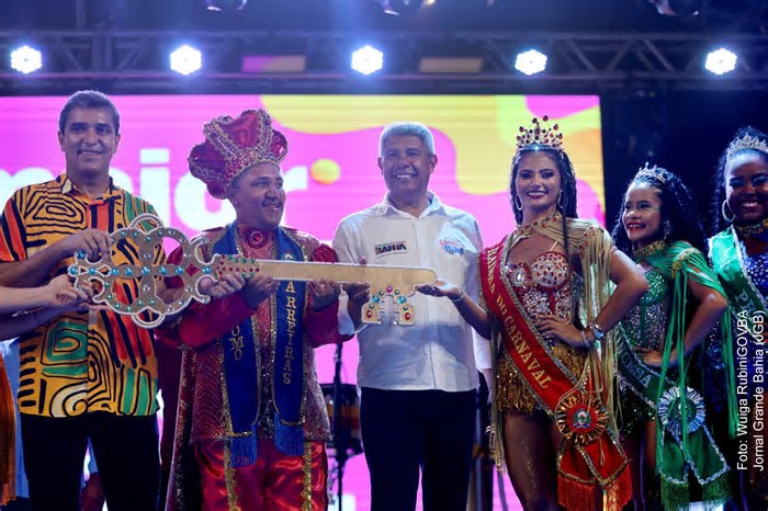 Governador Jerônimo dá início aos festejos carnavalescos no interior da Bahia; Barreiras reúne 90 mil foliões