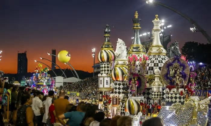 Rosas de Ouro é campeã do carnaval das escolas de samba de SP