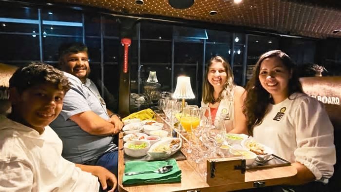 Tour em ônibus com jantar gourmet visita 80 pontos turísticos de São Paulo