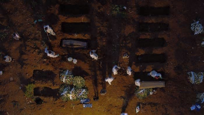 'Não sou coveiro' é a frase que marca os 5 anos da pandemia