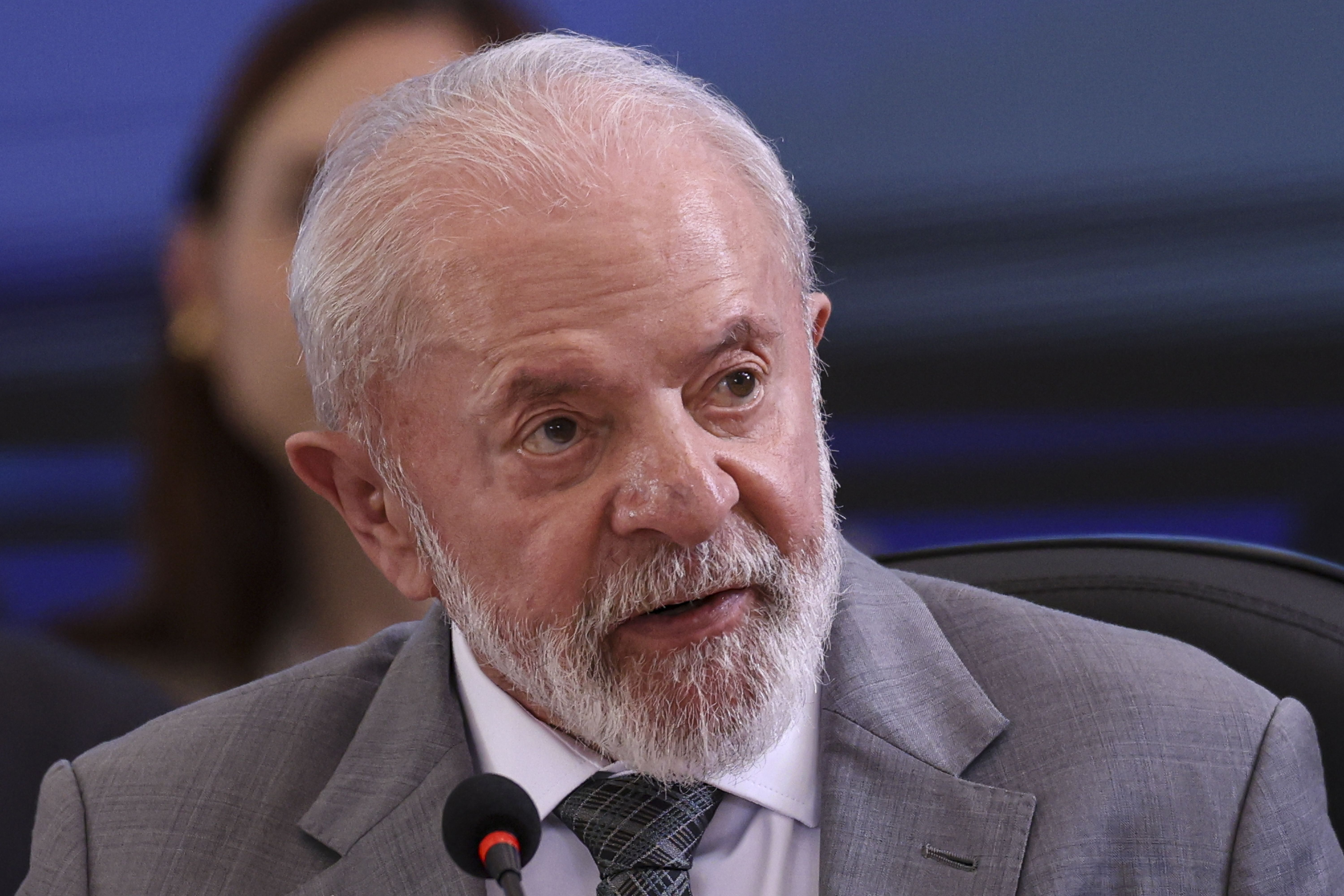 Zelensky foi humilhado e bate-boca foi o mais grotesco da diplomacia, diz Lula
