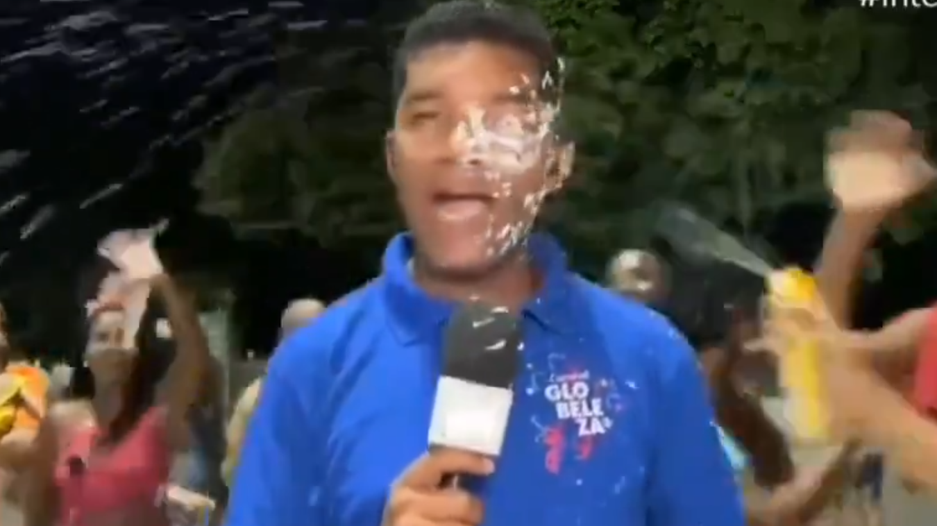 RJ: Repórter é atingido com espuma e tem celular furtado