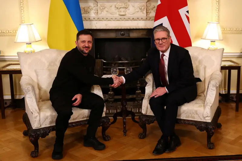 Reino Unido anuncia empréstimo de R$ 19 bi à Ucrânia após conflito entre Zelensky e Trump