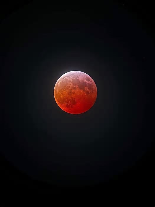 Perdeu o Eclipse Lunar? Veja as fotos e vídeos do espetáculo