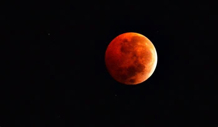 As fotos mais impressionantes do eclipse lunar total e da ‘Lua de Sangue’ desta sexta