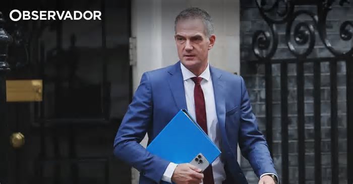 Ministro da Tecnologia e Ciência britânico utiliza ChatGPT para pedir conselhos políticos