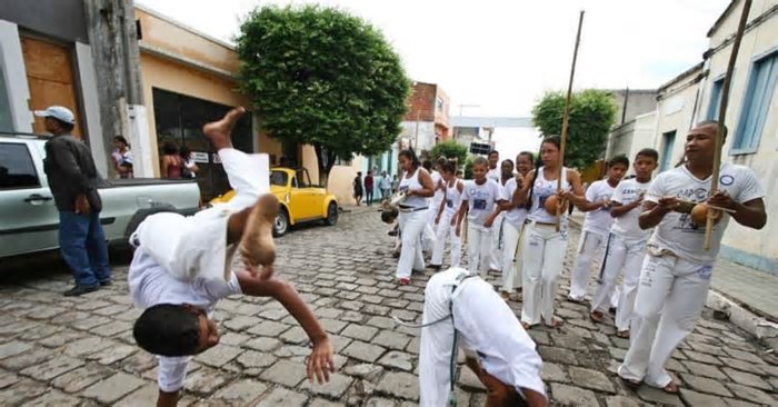 É jogo! Música! Dança! E defesa! Conheça a arte da Capoeira!
