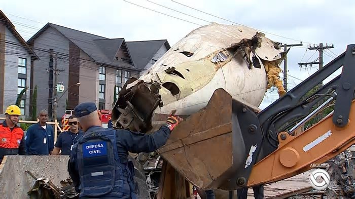 Morre camareira de pousada atingida por queda de avião em Gramado; total de mortos chega a 11