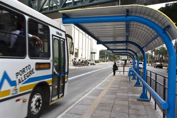 Ouro e Prata faz evento em rodoviária de Porto Alegre (RS) com programa digital ao vivo e descontos para o Dia do Consumidor
