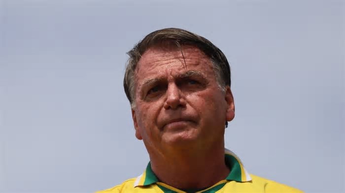 Bolsonaro volta a Copacabana, tenta focar anistia e deixa protestos contra Lula em 2º plano