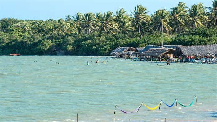 Praias deslumbrantes no Brasil para explorar além de Copacabana